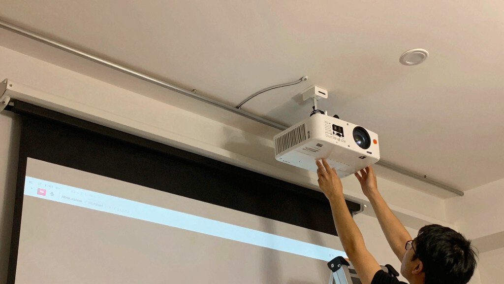 ceiling mounted projector screen